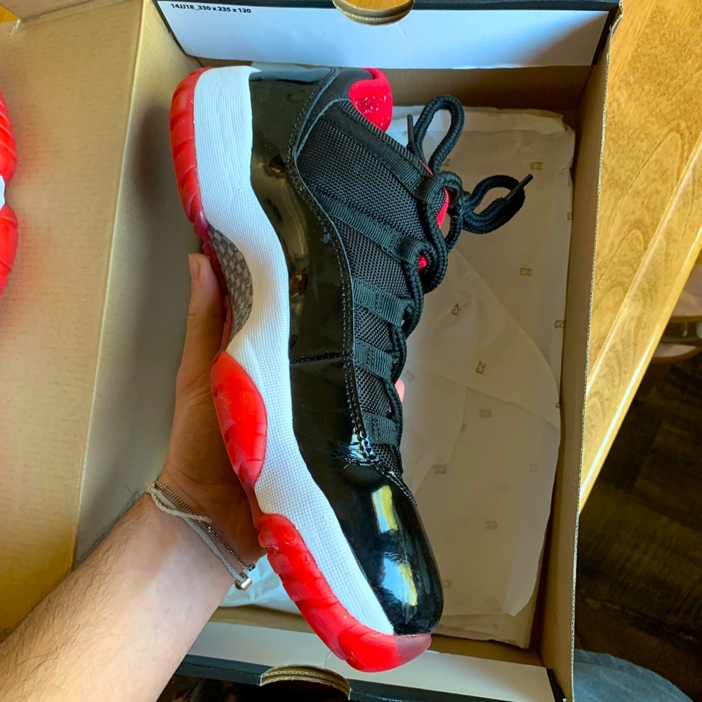 Jordan 11 Retro Low Bred